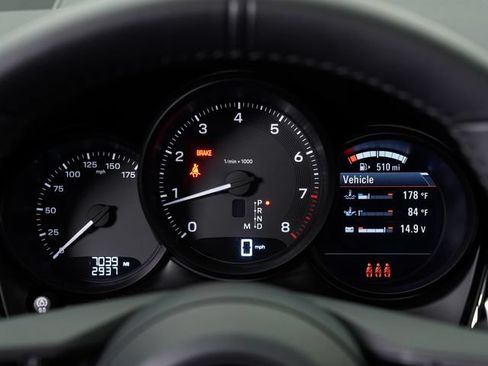 Certified 2026 Porsche Macan AWD/4WD image 17