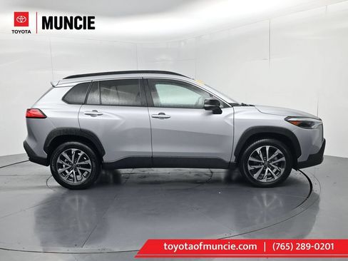 Used 2025 Toyota Corolla Cross XLE FWD image 1