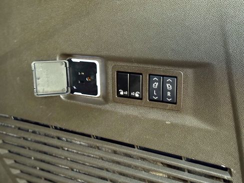 Used 2025 Chevrolet Tahoe Z71 w/ Z71 Off-Road Package image 10