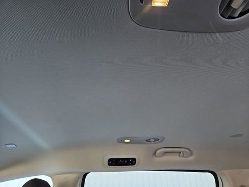 Used 2024 Chrysler Voyager LX image 35