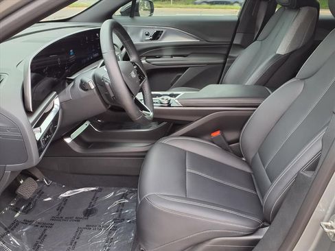 Used 2024 Cadillac Lyriq Tech RWD image 18