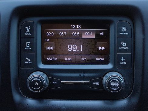 Used 2018 Jeep Compass Latitude FWD image 25