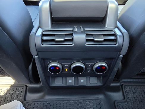 Used 2023 Land Rover Defender 130 X-Dynamic SE image 12