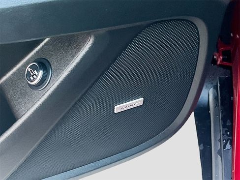 Used 2023 Chevrolet Traverse RS image 19