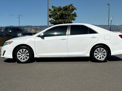 Used 2012 Toyota Camry LE FWD image 7