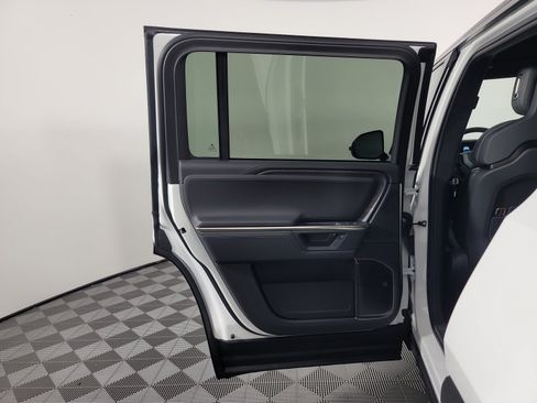 Used 2025 Rivian R1S Adventure AWD/4WD image 17