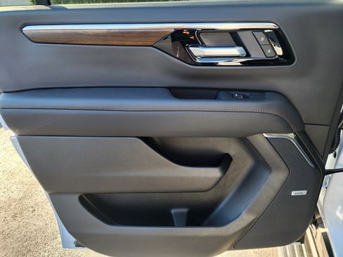 New 2026 Chevrolet Suburban High Country image 16