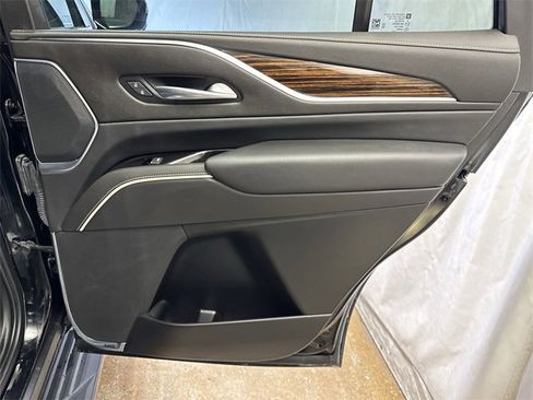 Used 2021 Cadillac Escalade Premium Luxury image 34