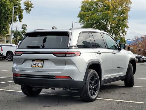 New 2025 Jeep Grand Cherokee Altitude image 6