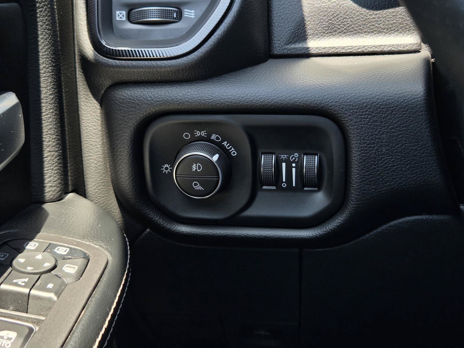 Used 2025 RAM 2500 Rebel AWD/4WD image 19