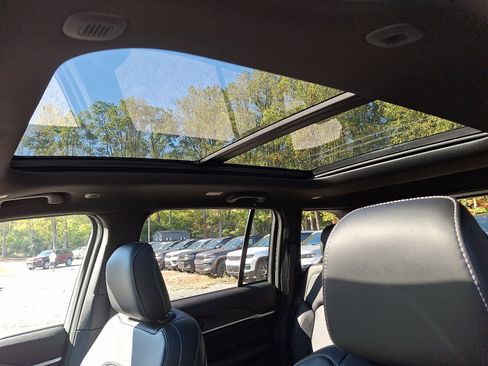 New 2025 Jeep Grand Cherokee Limited image 9