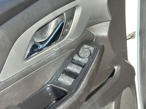 Used 2023 Chevrolet Traverse LT image 9