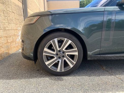 Certified 2023 Land Rover Range Rover SE image 9