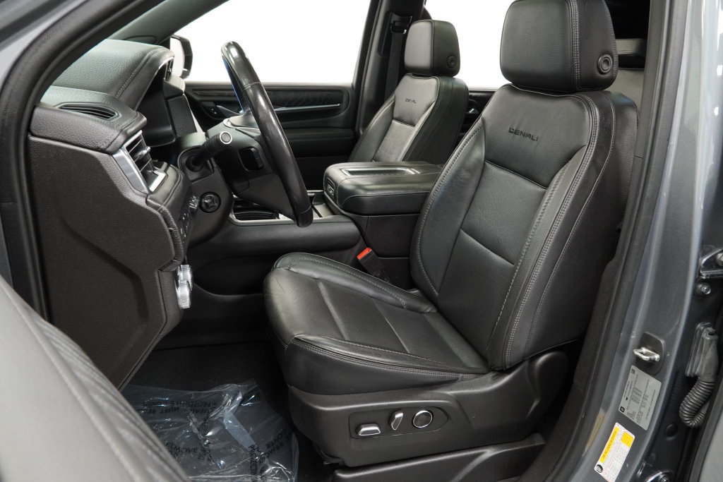 Used 2021 GMC Yukon XL Denali w/ Denali Premium Package AWD/4WD image 4