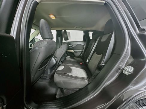 Used 2017 Jeep Cherokee Sport FWD image 26