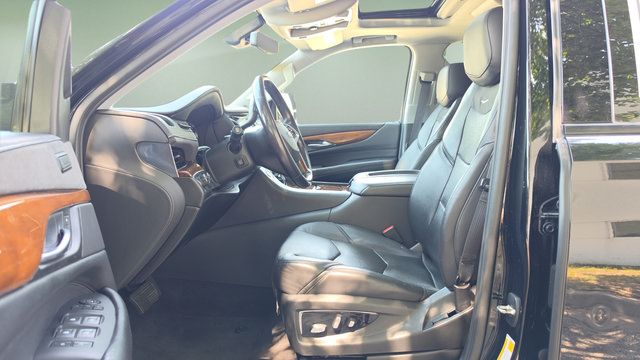 Used 2020 Cadillac Escalade ESV Premium Luxury w/ Escalade Sport Edition AWD/4WD image 27