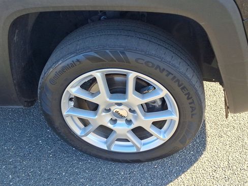 Used 2022 Jeep Renegade Latitude w/ Convenience Group image 9