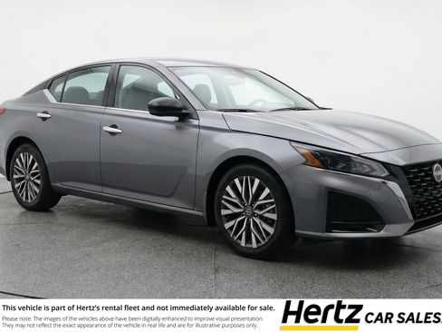 Used 2025 Nissan Altima 2.5 SV image 1