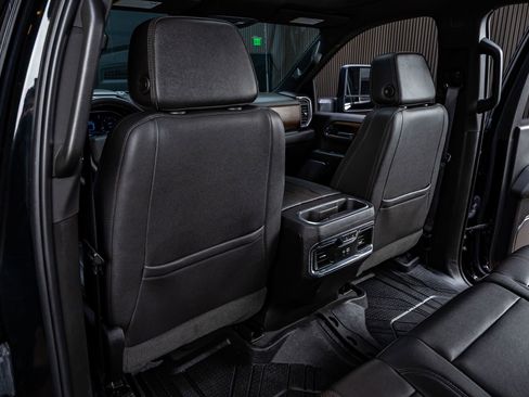 Used 2024 Chevrolet Silverado 3500 High Country w/ High Country Premium Package image 31