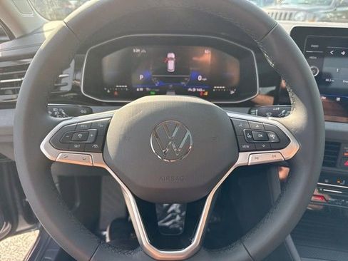 Used 2025 Volkswagen Jetta SE FWD image 11