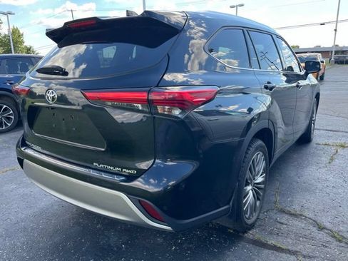 Used 2020 Toyota Highlander Platinum AWD/4WD image 2