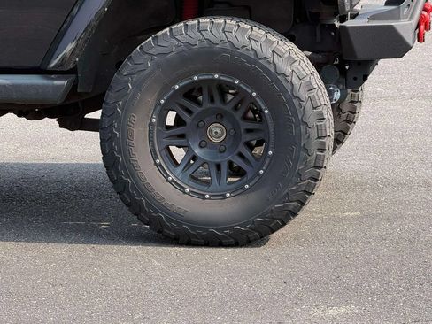 Used 2010 Jeep Wrangler Unlimited Sahara w/ Dual Top Group AWD/4WD image 10