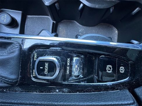 Used 2017 Volvo XC90 T5 Momentum w/ Vision Package image 21