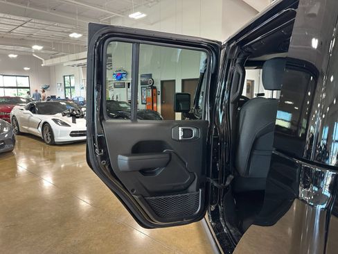 Used 2025 Jeep Gladiator Sport AWD/4WD image 31