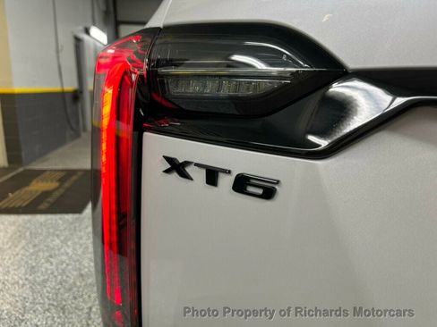 Used 2024 Cadillac XT6 Sport w/ LPO, ONYX Package image 6