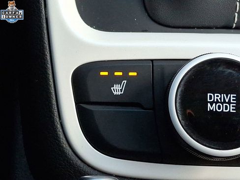 Used 2023 Hyundai Venue Limited image 25