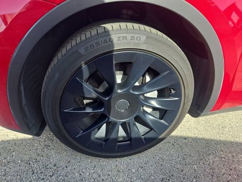 Used 2023 Tesla Model Y Long Range AWD/4WD image 3
