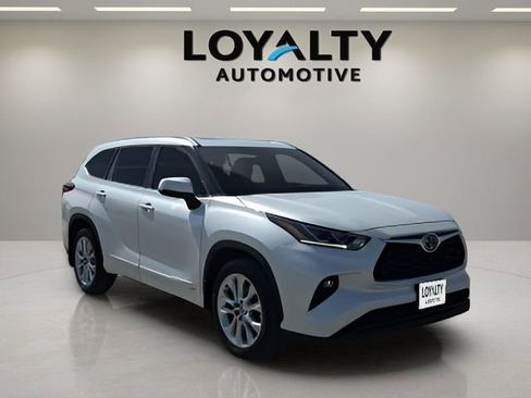 Used 2022 Toyota Highlander Limited image 7