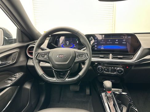 Used 2026 Chevrolet Trax RS w/ Sunroof Package FWD image 4