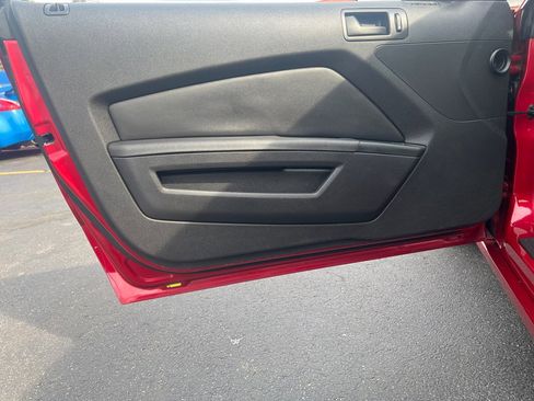 Used 2013 Ford Mustang Coupe image 9