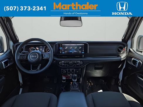 Used 2026 Jeep Wrangler Unlimited Rubicon AWD/4WD image 22