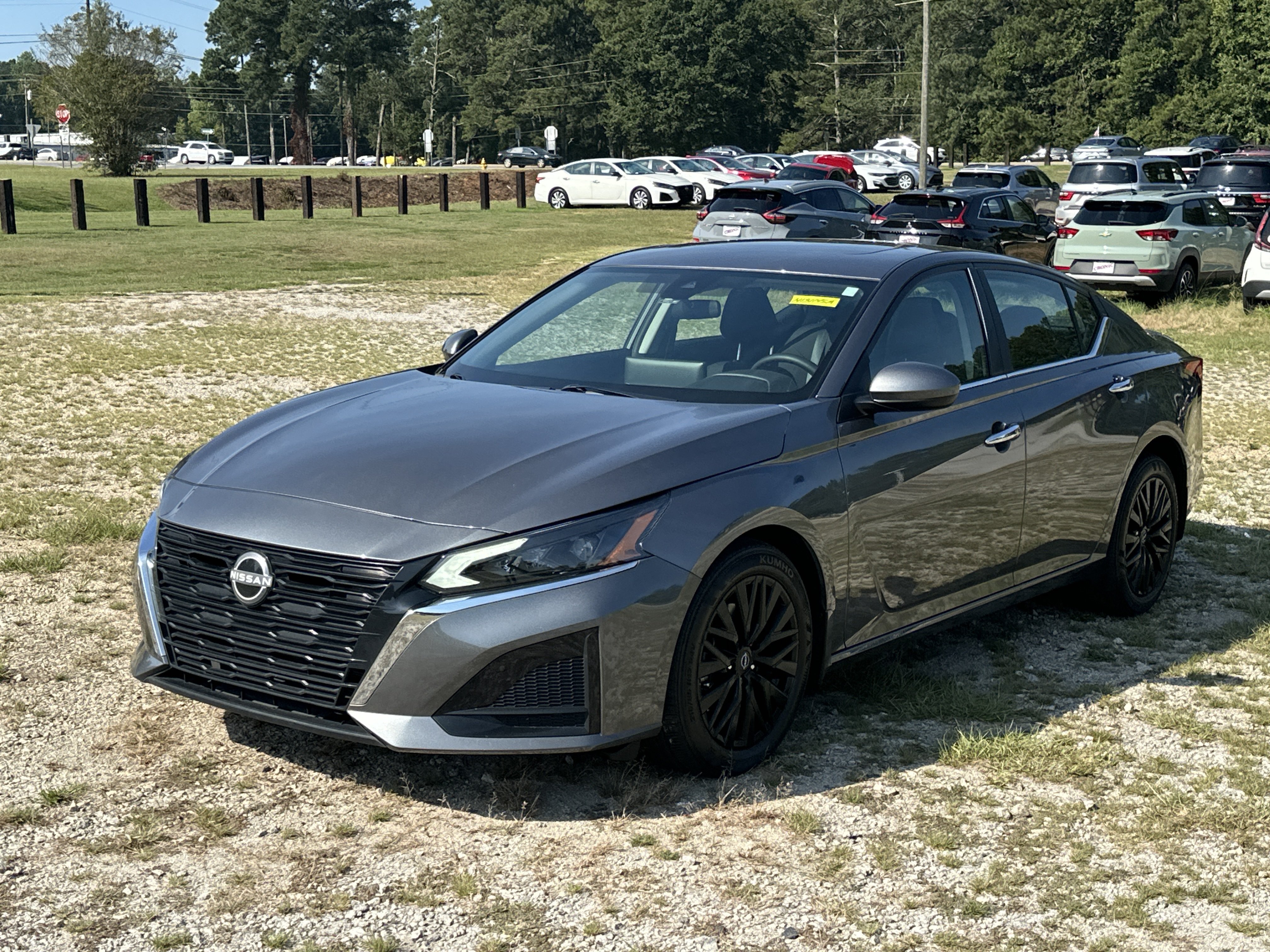 Used 2025 Nissan Altima 2.5 SV w/ SV Special Edition Package FWD image 1