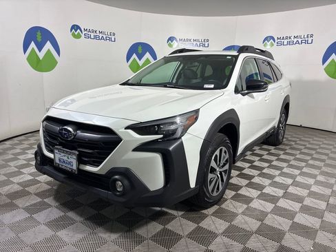 Used 2023 Subaru Outback Premium image 3