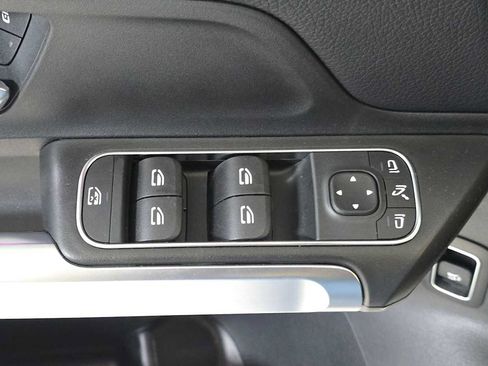 Certified 2025 Mercedes-Benz GLB 250 4MATIC image 22