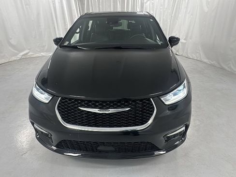 Used 2025 Chrysler Pacifica Select FWD image 8