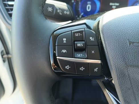 Used 2022 Ford Escape SEL image 9