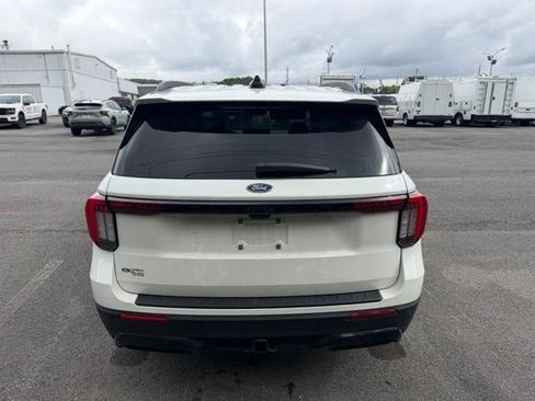 Used 2025 Ford Explorer ST-Line w/ Premium Package RWD image 3