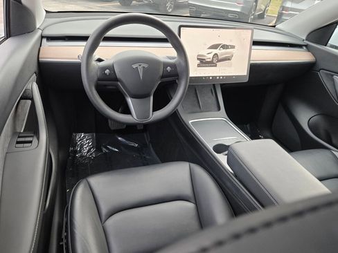 Used 2022 Tesla Model Y Long Range image 21