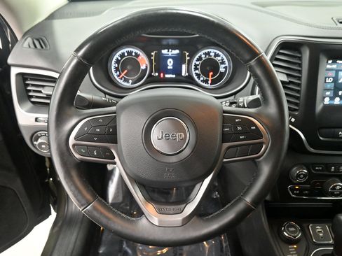 Used 2019 Jeep Cherokee Latitude Plus w/ Comfort/Convenience Group AWD/4WD image 7