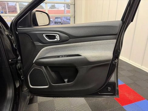 Used 2024 Jeep Compass Latitude AWD/4WD image 21
