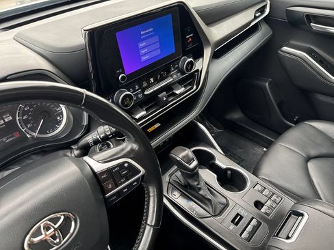 Used 2024 Toyota Highlander XLE AWD/4WD image 24