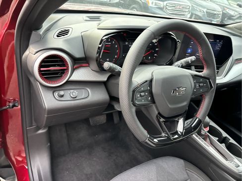 Certified 2024 Chevrolet Trax RS w/ Driver Confidence Package image 9