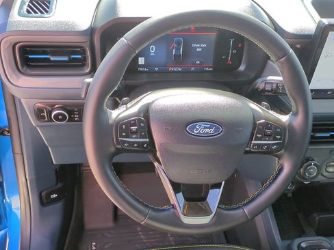 Used 2025 Ford Maverick Lobo AWD/4WD image 18