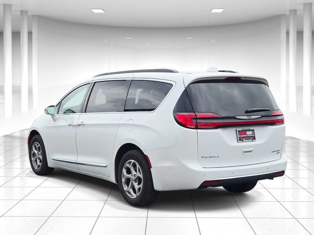 Used 2022 Chrysler Pacifica Limited AWD/4WD image 3