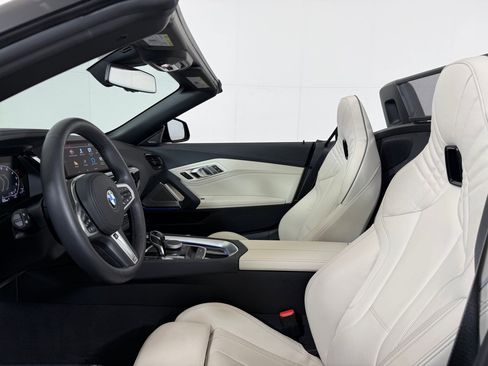 Used 2026 BMW Z4 M40i w/ Premium Package image 21