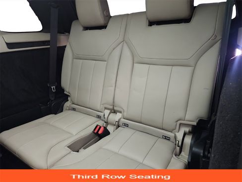 Used 2020 Land Rover Discovery HSE image 24